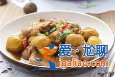 板栗炖鸡的做法？