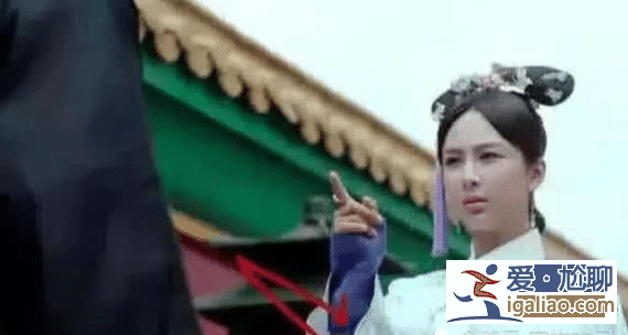 笑出猪叫的穿帮镜头，抗日剧狙击手打完枪之后，用杨树林补妆？