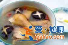 香菇炖鸡汤的做法？
