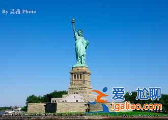 最拥挤城市的真实写照：挤到换乘火车都要在车厢上跳着换！？