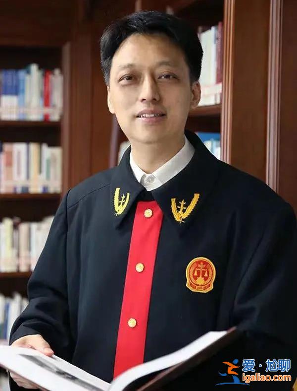 中国人首次！这位刷屏女法官有多牛？？
