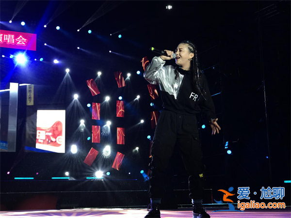 继张伟丽后又一位“中国女武者的声音”《武汉战疫》火了！