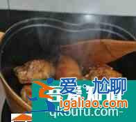 八大步骤教你红焖猪蹄做法？