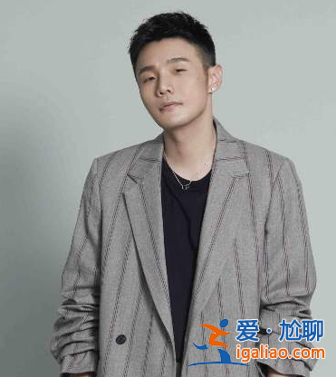 李荣浩写小作文吐槽物业 网友还当起了老师进行批阅