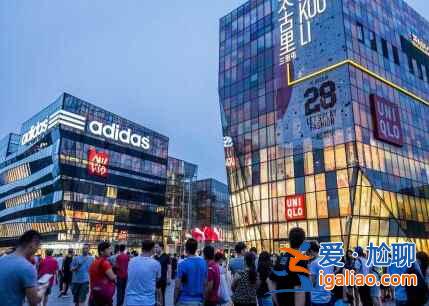 北京最新景点：三里屯优衣库，你懂得？