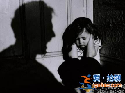鲍毓明性侵养女案后续：巧辩与养女是恋人关系，构成强奸案证据不足