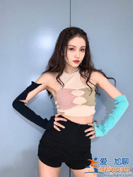 林小宅新恋情曝光 深夜醉酒扎进男生怀里撒娇