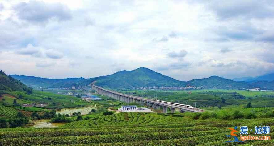最美高铁开通，沿途风景如画（组图）？