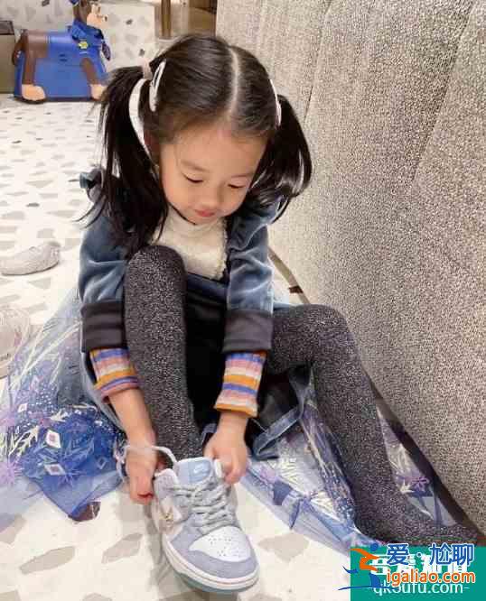 陈赫首晒大女儿露脸照 五官精致公主范十足？