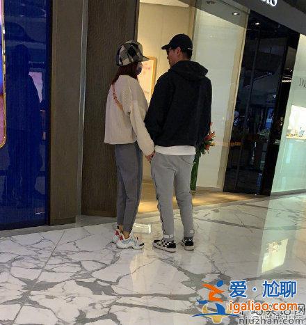 张亮为前妻寇静庆生 被质疑假离婚？
