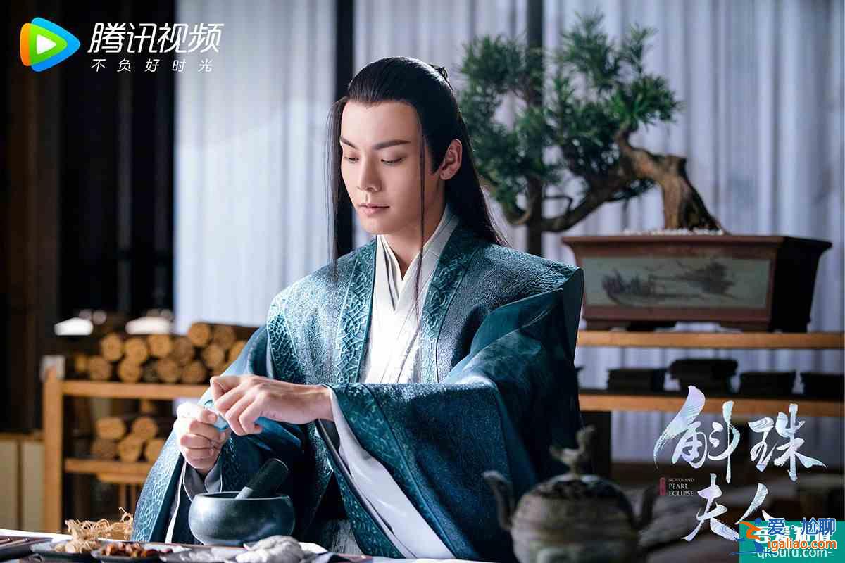 《斛珠夫人》杀青曝剧照 杨幂陈伟霆发文告别角色？