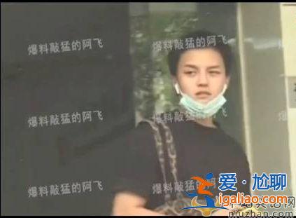 钟楚曦疑似恋情曝光 与小鲜肉一同出入医院