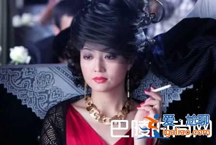 她曾苦苦暗恋王志文，一婚闪婚闪离，二婚终获幸福？