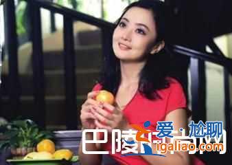 她曾苦苦暗恋王志文，一婚闪婚闪离，二婚终获幸福？