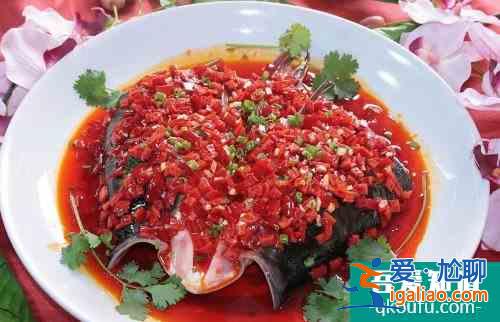 最经典的湘菜：剁椒鱼头的做法？