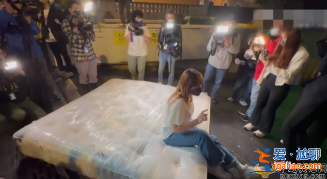 曝大S归还假床垫惹争议!官方品牌石锤是赝品 汪小菲被逼又发文