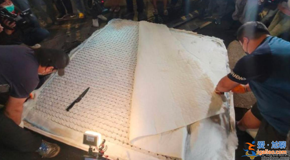 曝大S归还假床垫惹争议!官方品牌石锤是赝品 汪小菲被逼又发文