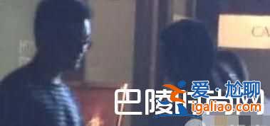 吴京儿子公开亮相 传其在老婆谢楠孕期出轨激吻辣妹？