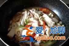 蘑菇炒鱿鱼？