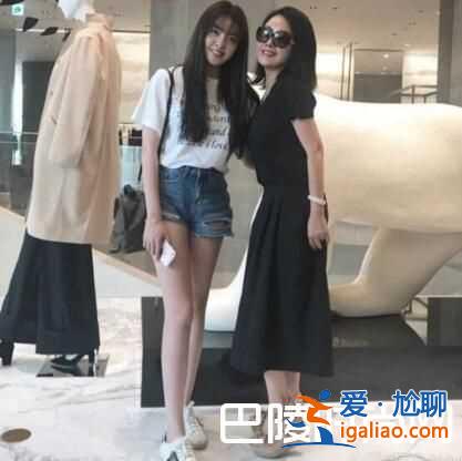 王中磊老婆和女儿逛街 王中磊女儿男友是谁？？