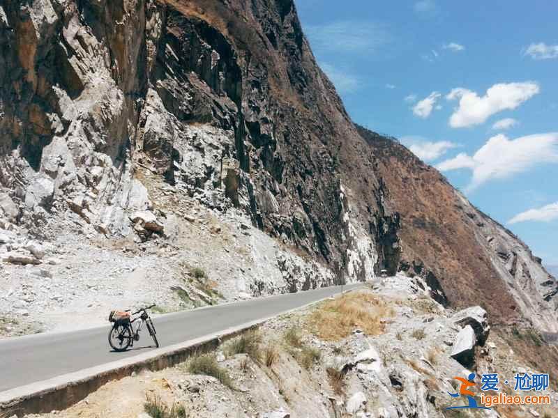 丽江虎跳峡徒步路线，丽江到虎跳峡徒步注意事项，丽江虎跳峡徒步攻略？