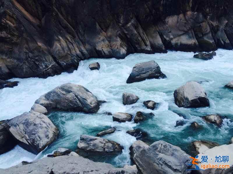 丽江虎跳峡徒步路线，丽江到虎跳峡徒步注意事项，丽江虎跳峡徒步攻略？