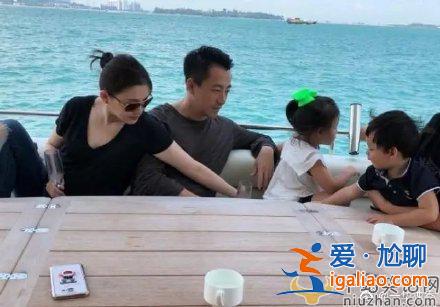汪小菲直播被网友怼蹭大S热度，汪小菲回：谁蹭谁啊，否认了