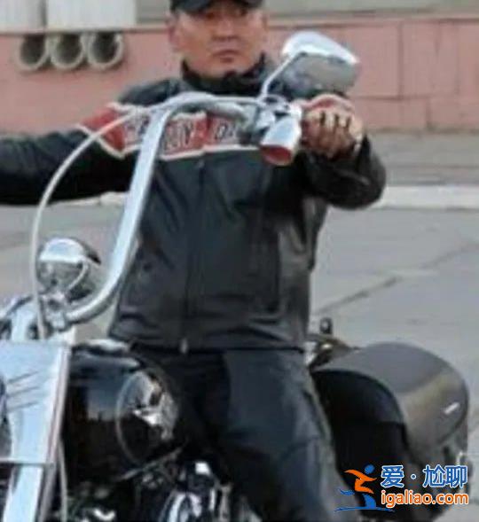 邻国“硬汉总统”来访！他的宠妻故事太好嗑了？
