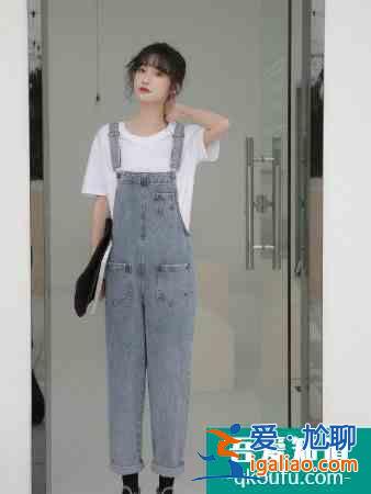 背带裤适合什么人穿 怎样穿好背带裙的带子？