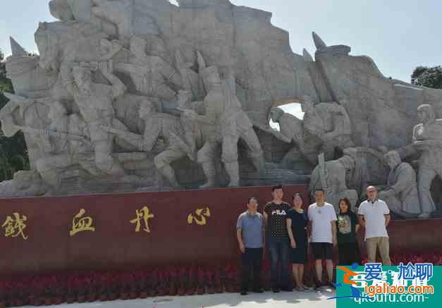 电影《红旗飘飘》主创巴中采风 不畏酷暑深入革命老区？