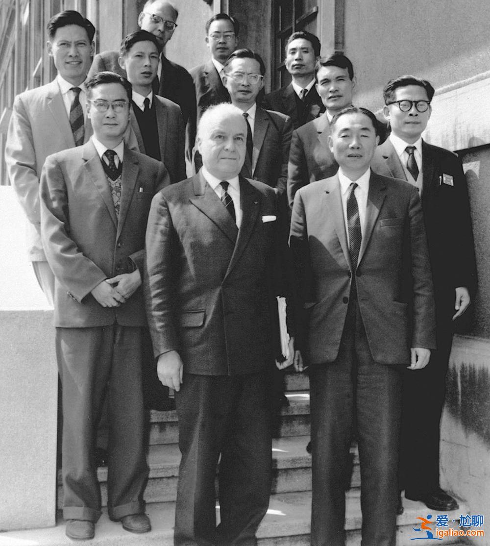 江泽民同志生平照片？
