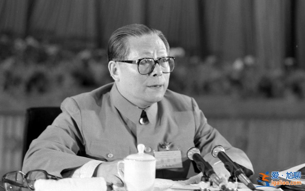 江泽民同志生平照片？