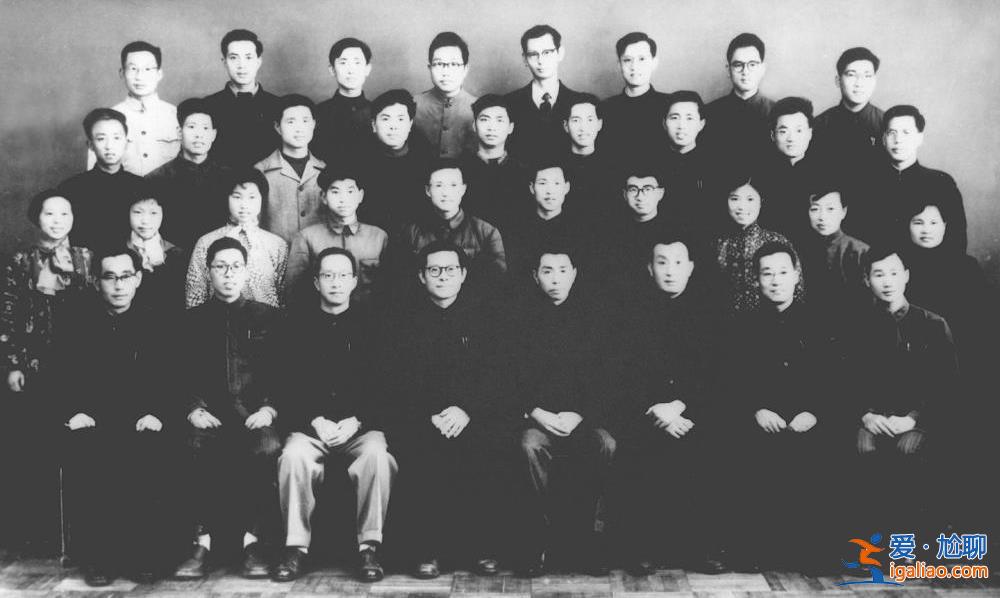 江泽民同志生平照片？