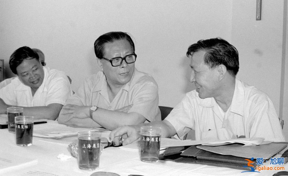 江泽民同志生平照片？