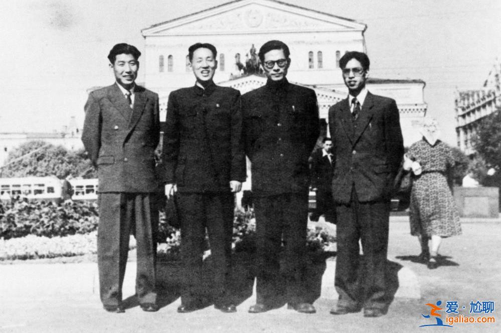 江泽民同志生平照片？