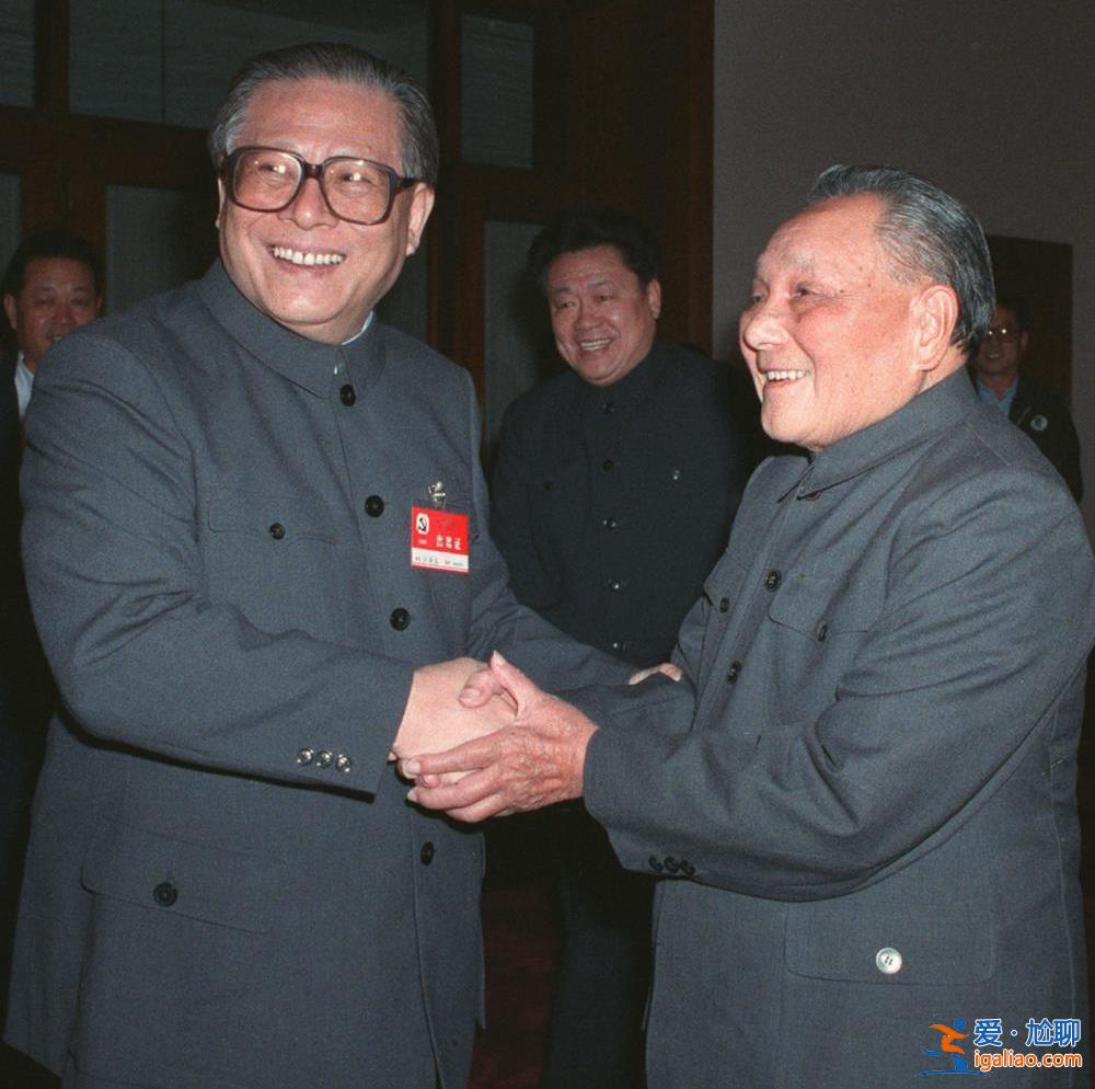 江泽民同志生平照片？