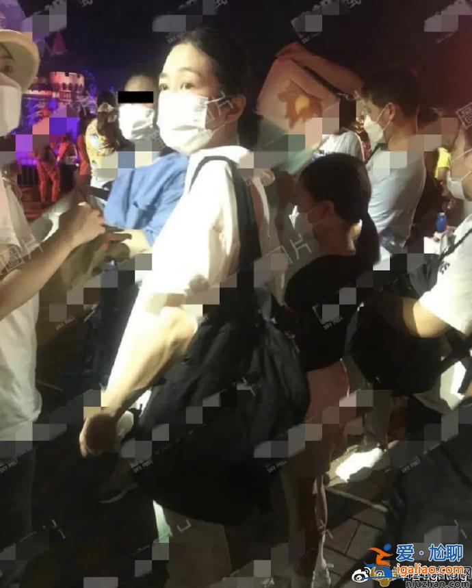 刘德华10岁女儿刘向蕙近照曝光  朱丽倩带女儿游迪士尼