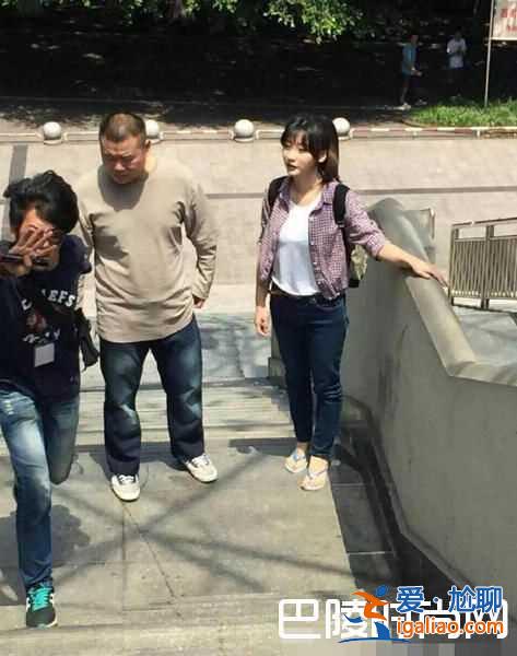 岳云鹏罕见携妻现身 发文称思念大学初恋晒照为妻子庆生？
