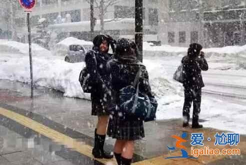日本女生冬天穿裙子是忍？还是真不冷？？