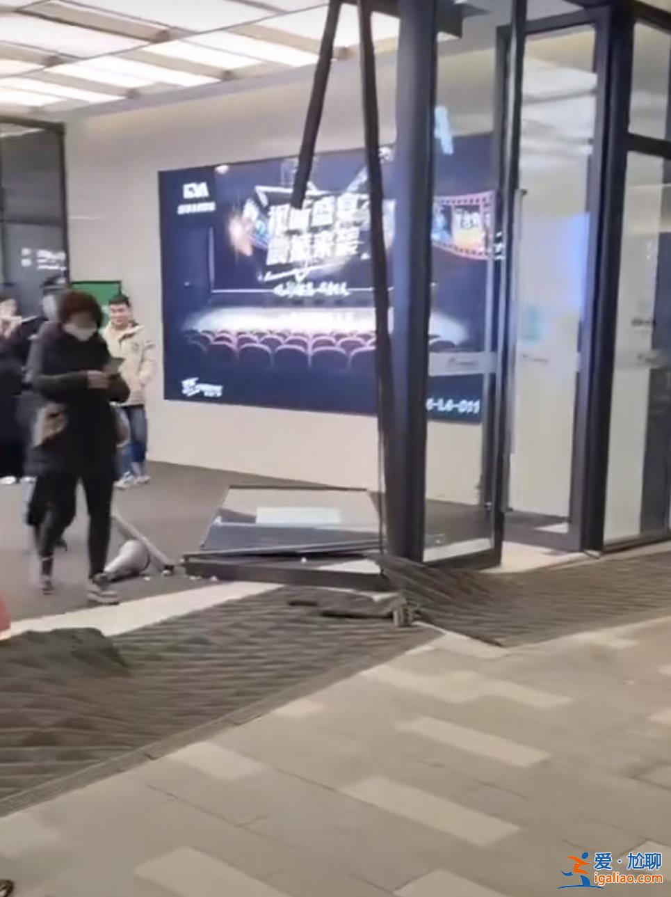 以为在拍电影？