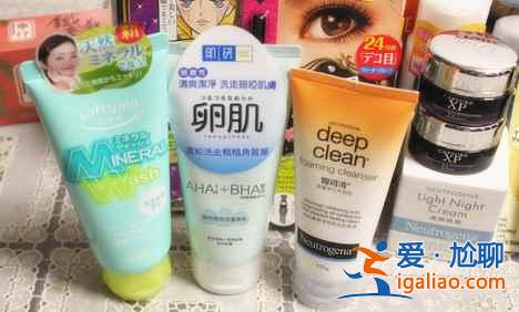 洗面奶能带上飞机吗，化妆品可以带上飞机吗？
