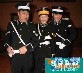 告别《三十而已》许幻山，李泽锋在《亲爱的自己》中放飞演花心男？