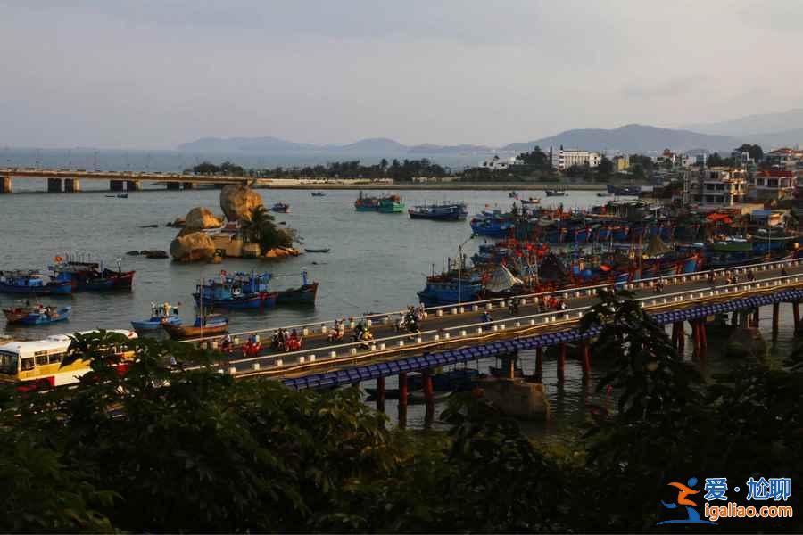 去越南玩带美元合适还是人民币，越南旅游的消费水平？