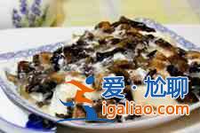 黑木耳烧豆腐？