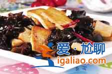 黑木耳烧豆腐？