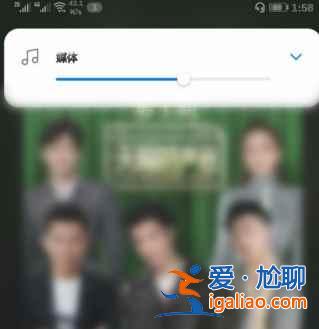 红米airdots3音量怎么调节？