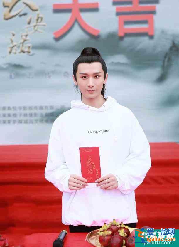 《长安诺》被嘲现实后立马换海报，看清C位是谁，原谅我笑出猪叫？
