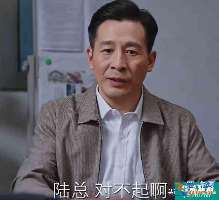《亲爱的自己》最滑稽一幕，上级层层甩锅，公司只有实习生干实事？