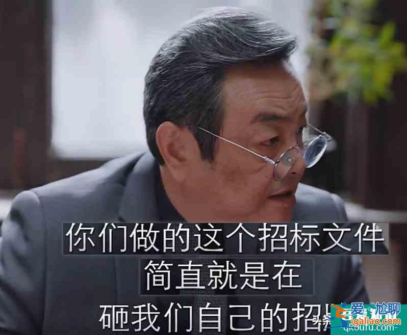 《亲爱的自己》最滑稽一幕，上级层层甩锅，公司只有实习生干实事？