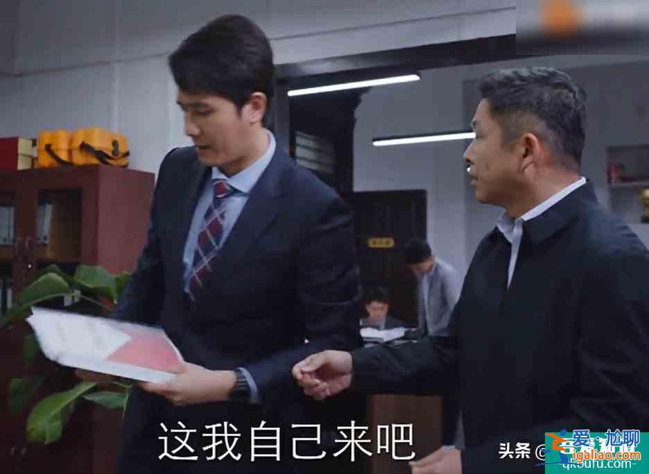 《亲爱的自己》最滑稽一幕，上级层层甩锅，公司只有实习生干实事？